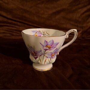 Single Royal Grafton teacup “Manitoba Crocus”